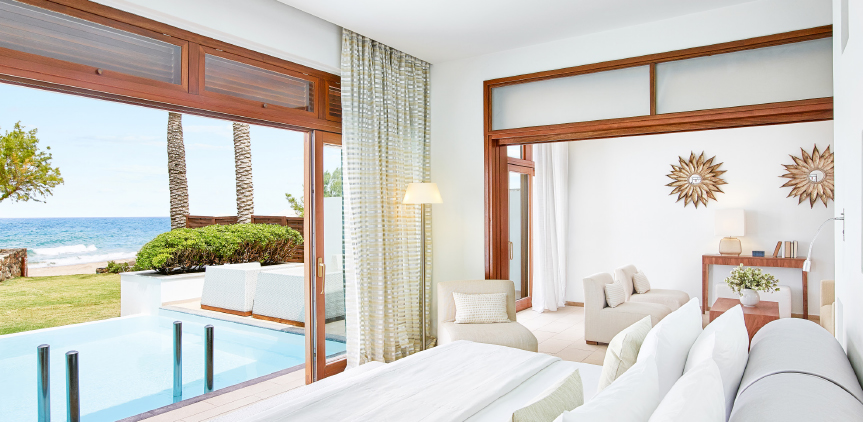 02-junior-villa-seafront-with-pool-master-bedroom